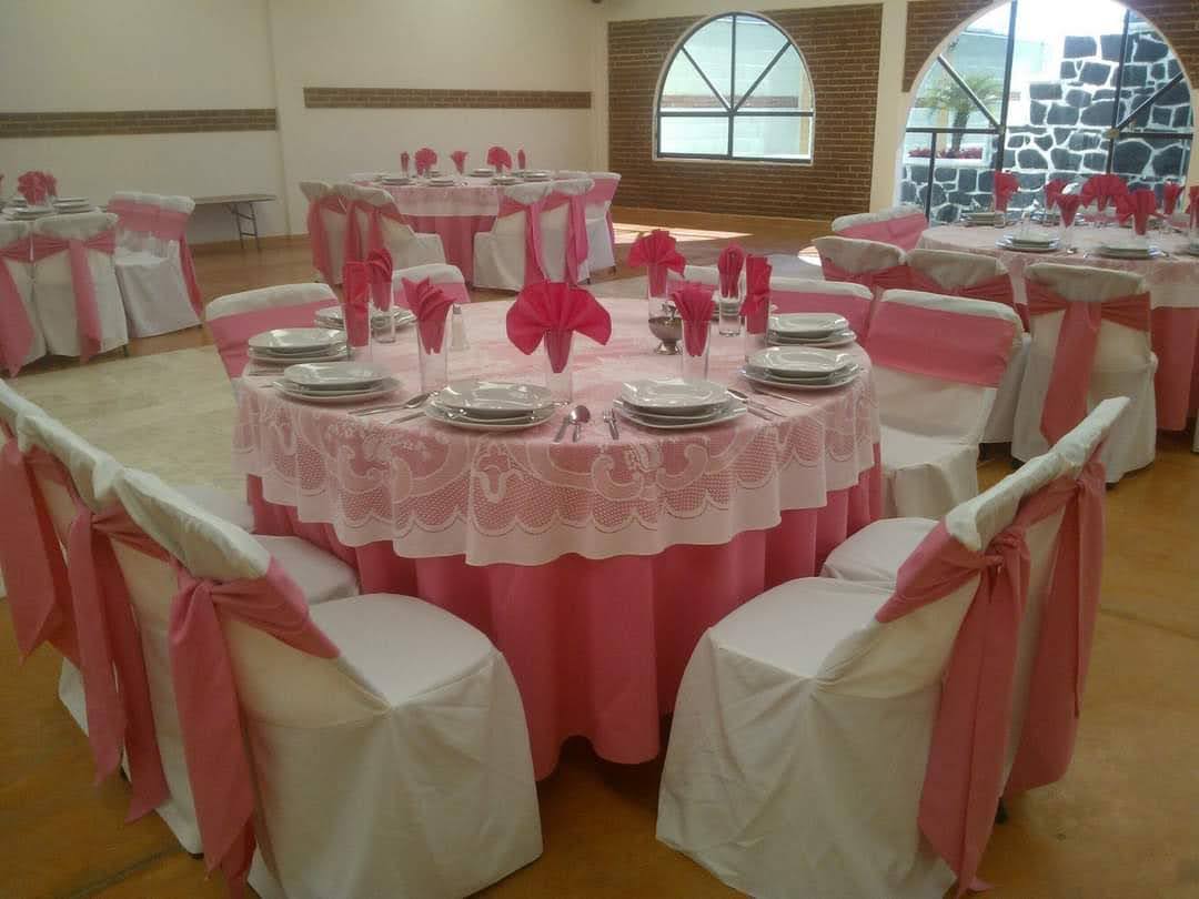 Mesa matelería rosa.